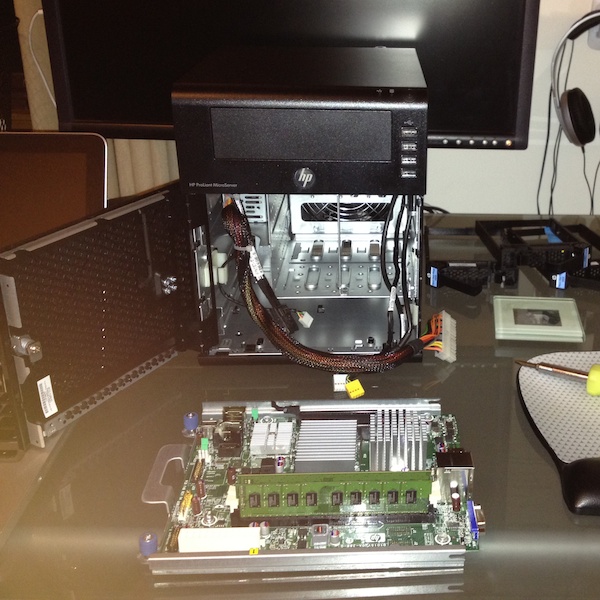 Installing RAM into HP MicroServer